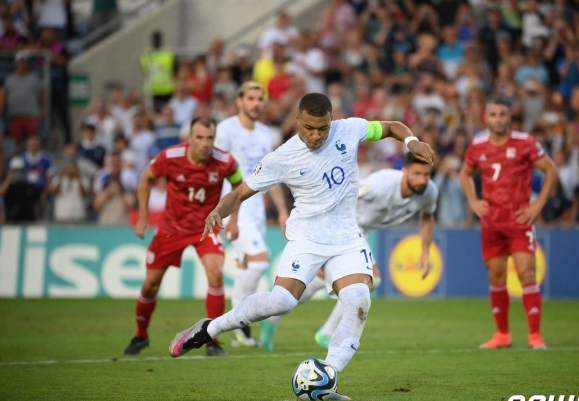 欧洲杯预选赛顶级对决，实力角逐无缝相接的简单介绍