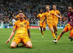 关于荷兰前锋飒爽出场，土库曼斯坦队逆转胜利,意外的结局让球迷惊叹不已的信息