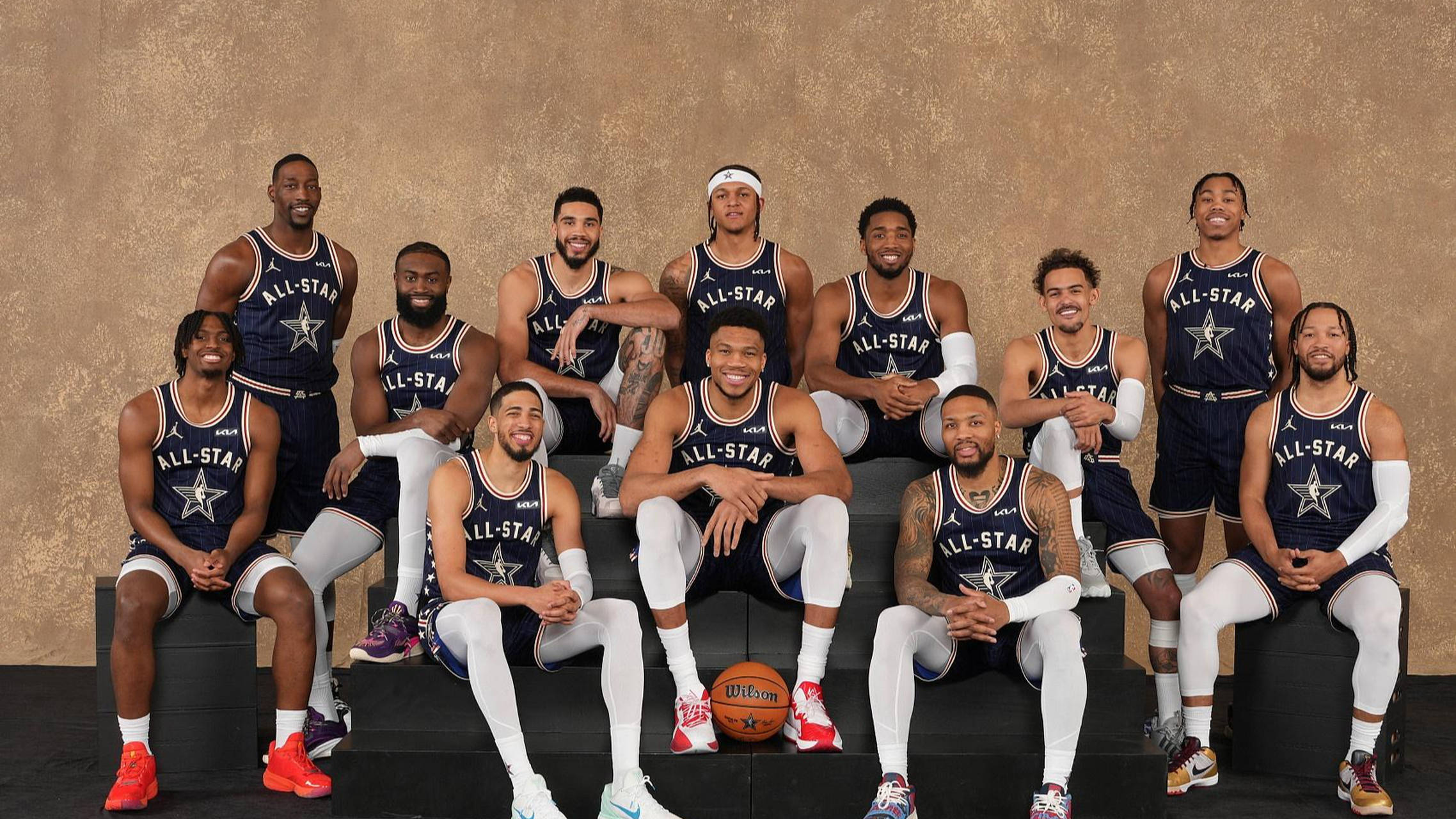 精彩绝伦的比赛,球迷欢呼不已 精彩绝伦的比赛,球迷欢呼不已