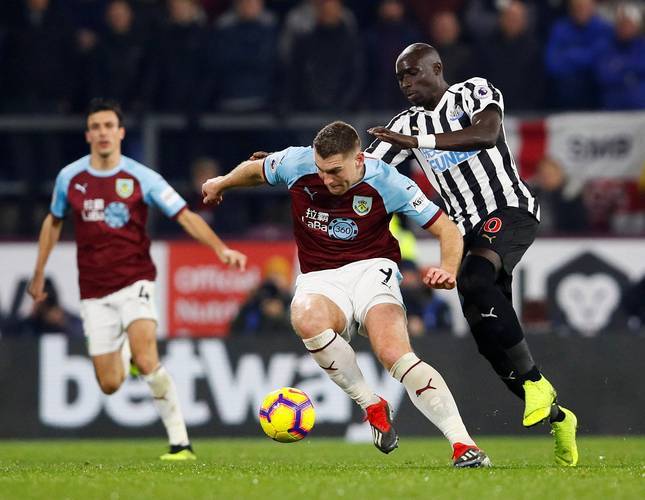 伯恩利客场大胜,重返英格兰足球联赛积分榜前列 伯恩利客场大胜,重返英格兰足球联赛积分榜前列