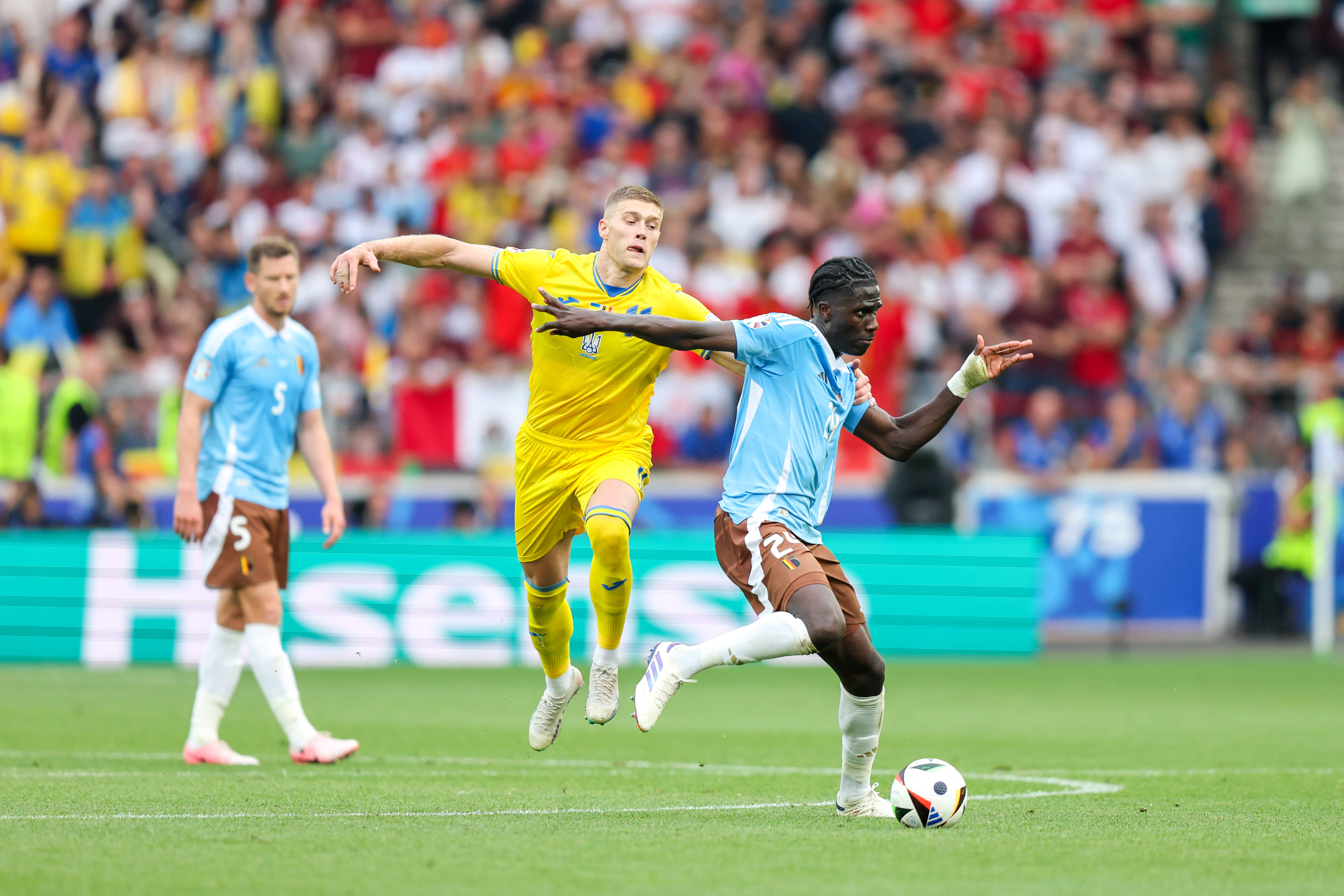 包含比利时横扫玻黑，锁定欧洲杯席位的词条