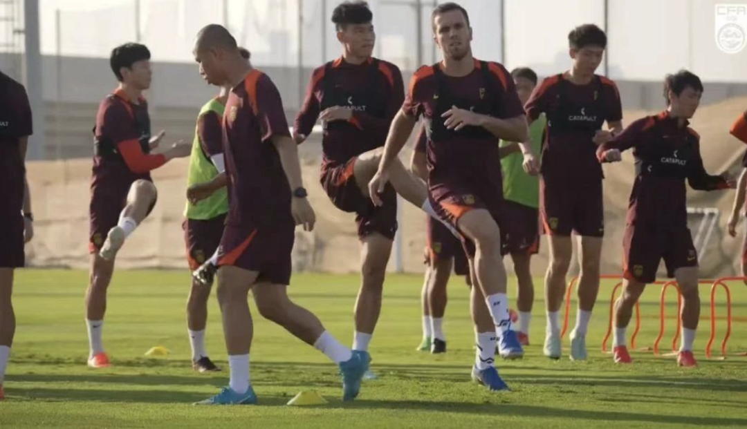 局势严峻,球队全力备战下一场生死战 局势严峻,球队全力备战下一场生死战