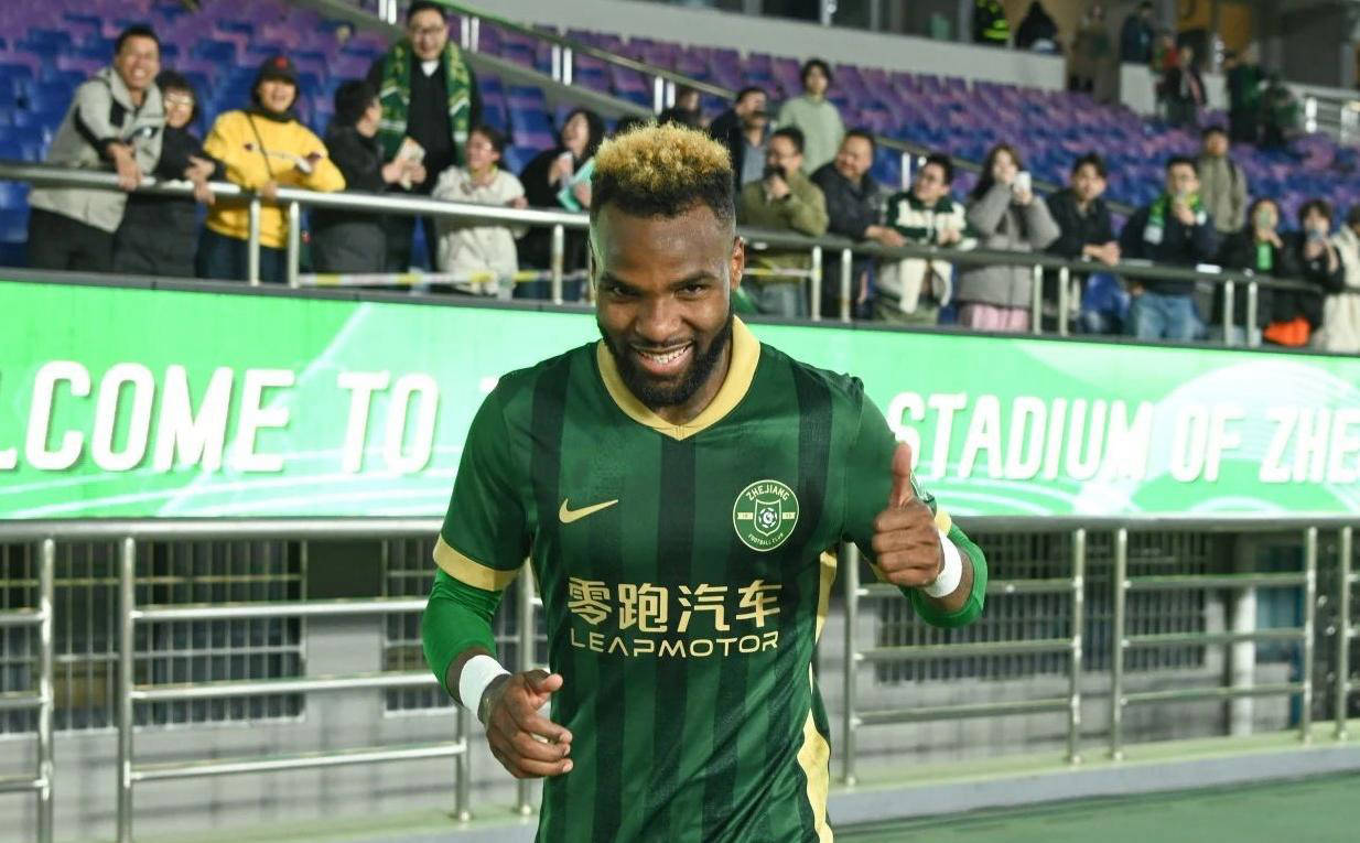 外援球员表现抢眼,成为球队得分保障 外援球员表现抢眼,成为球队得分保障