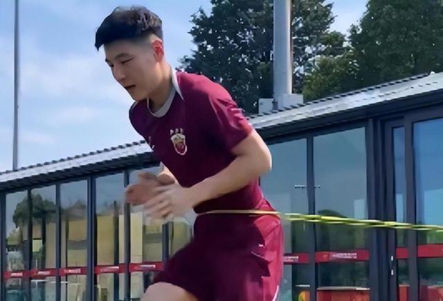 武磊锋线秀出色,帮助球队获胜 武磊锋线秀出色,帮助球队获胜