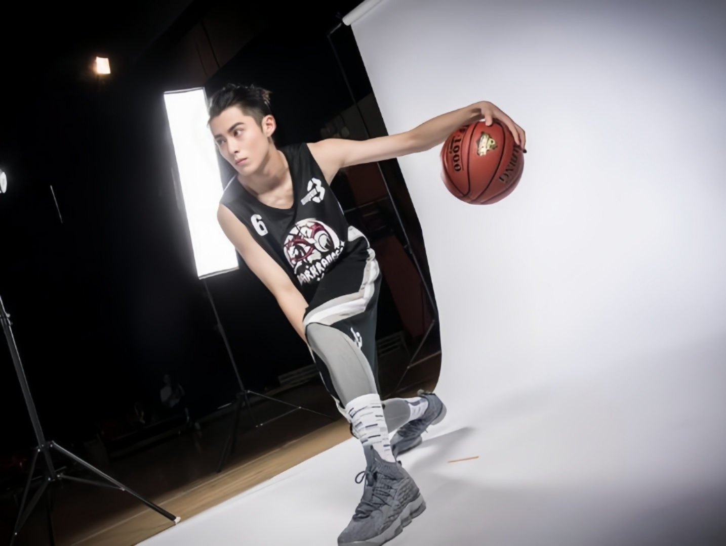 巨星球员在国内篮球赛中表现出色 巨星球员在国内篮球赛中表现出色