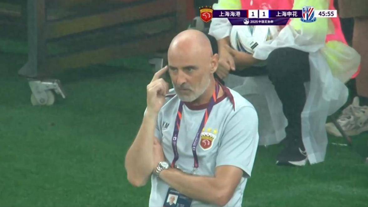 雅布兰茨主场不敌对手,遭遇惨败 雅布兰茨主场不敌对手,遭遇惨败