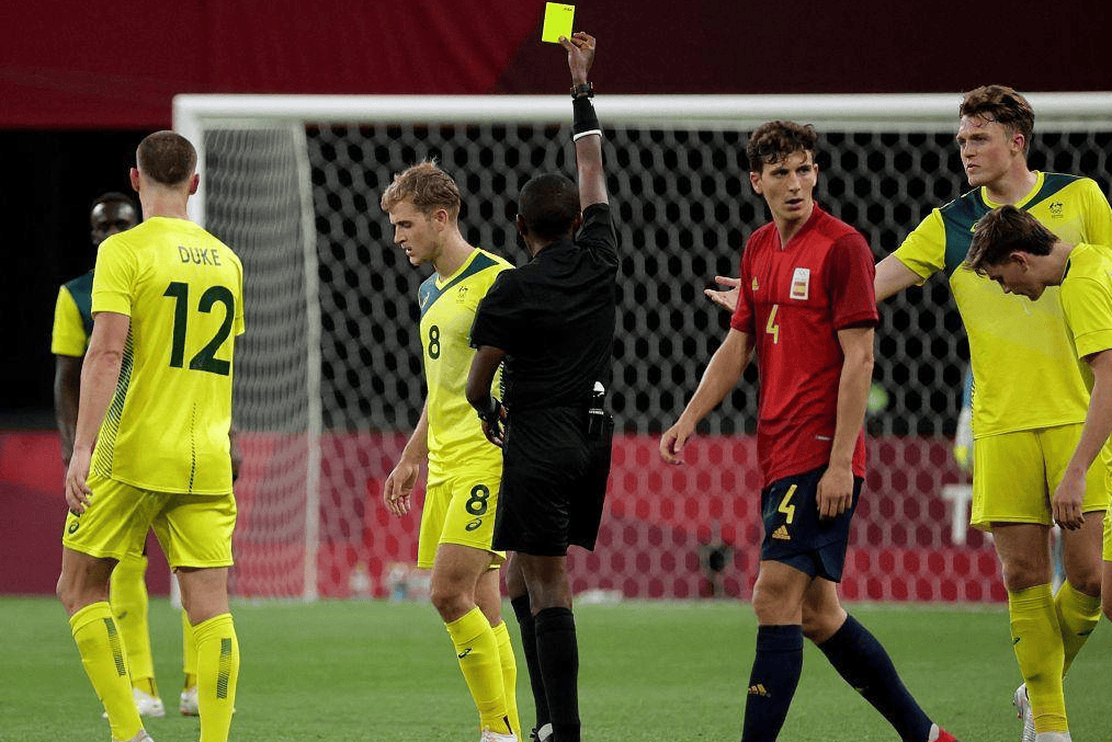 精彩比赛中实力对决，球员表现尽善尽美