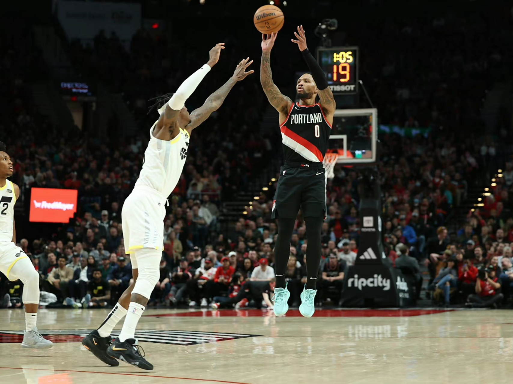 开拓者战胜爵士，利拉德砍下全场最高分