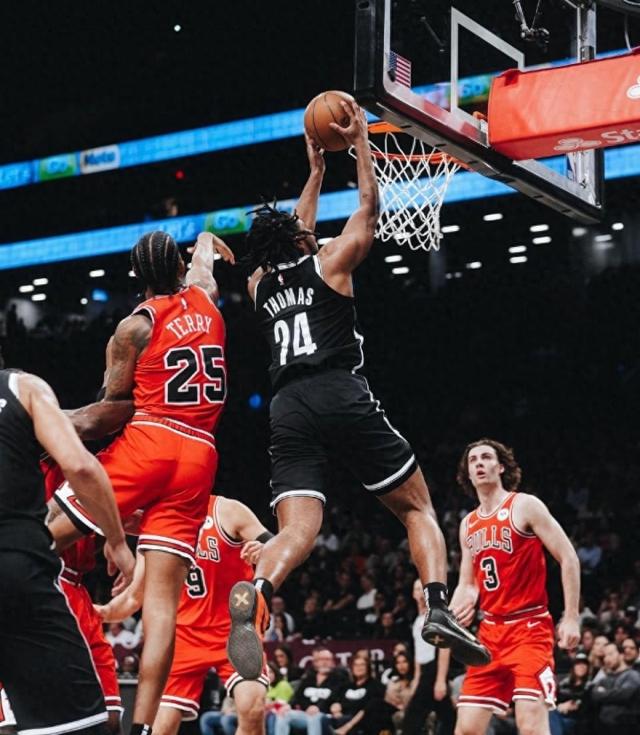 包含奇才艰难击败黄蜂，西蒙斯关键时刻上演绝杀的词条