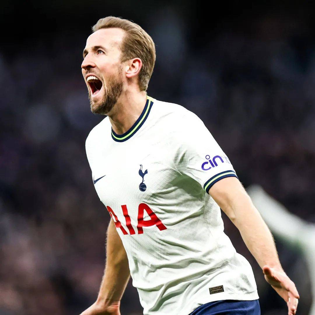 英格兰奋力拼搏,小组赛末轮斗志高昂 英格兰奋力拼搏,小组赛末轮斗志高昂