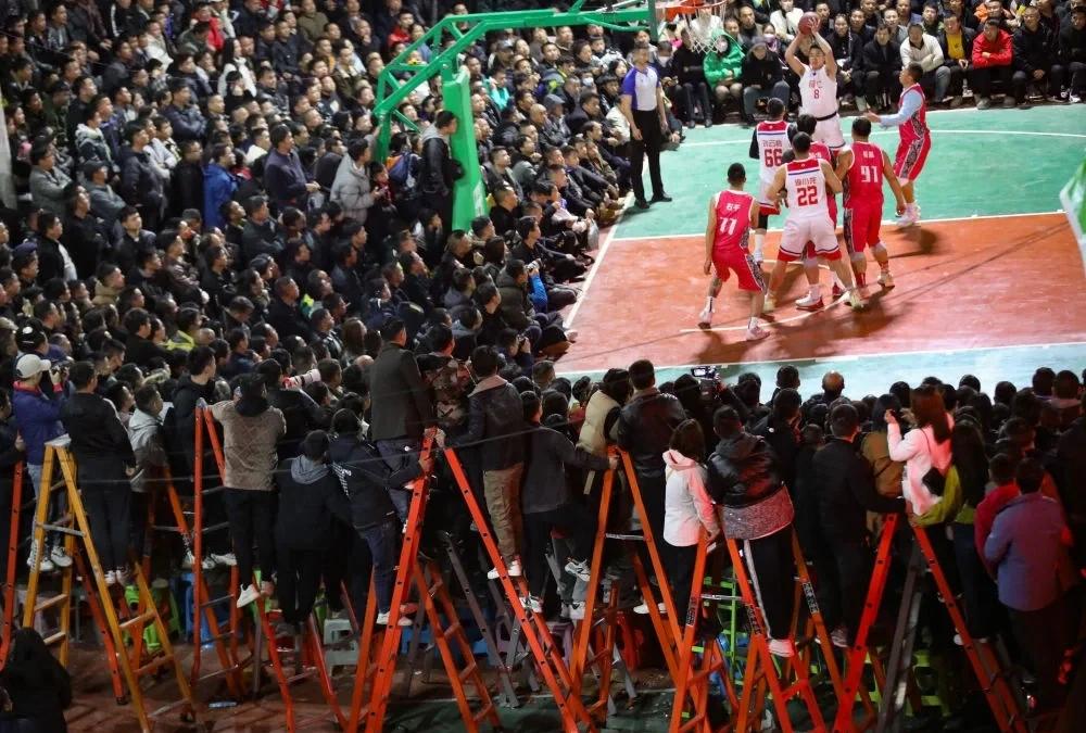 欧国联比赛现场火爆,球迷热情高涨 欧国联比赛现场火爆,球迷热情高涨