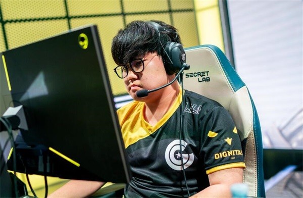 DFM险胜NS，Ming开启传奇时刻激烈交锋淘汰赛，让粉丝疯狂欢呼