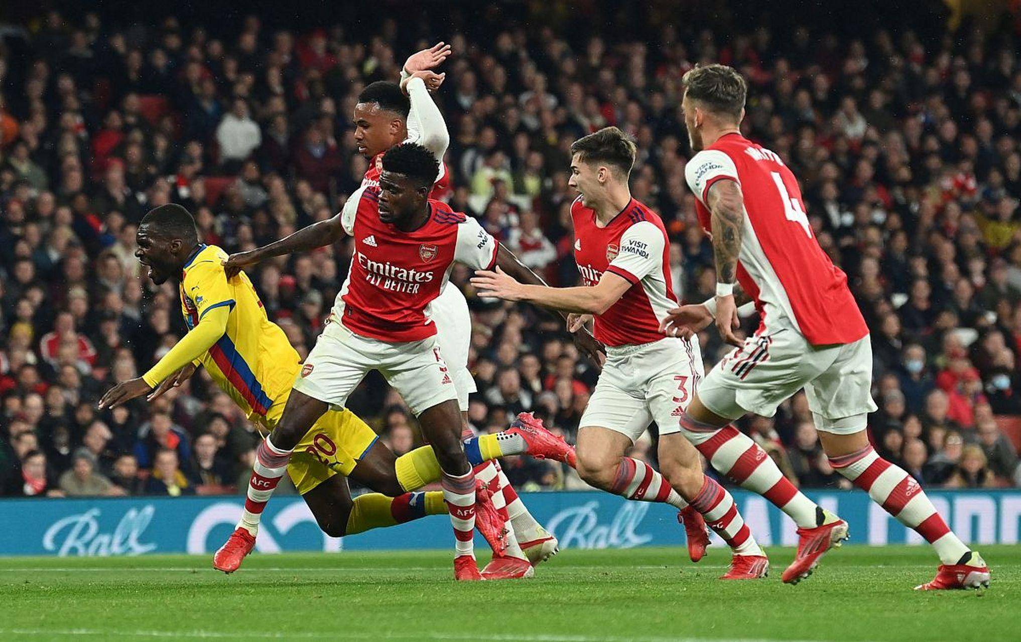 曼联主场逼平狼队继续保持英超前五