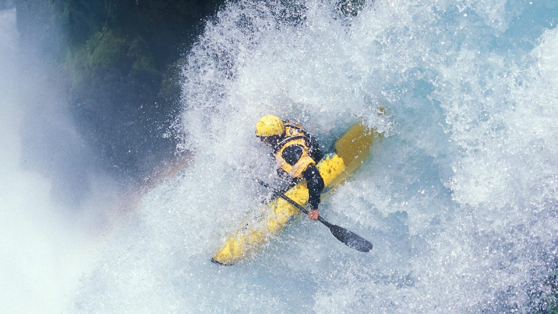 绿茵场的双重奏，戈麦斯的独舞与阿特拉斯雄狮的怒吼